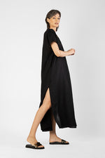 Leinoa - Deep neck kaftan with square gold plat embellishment