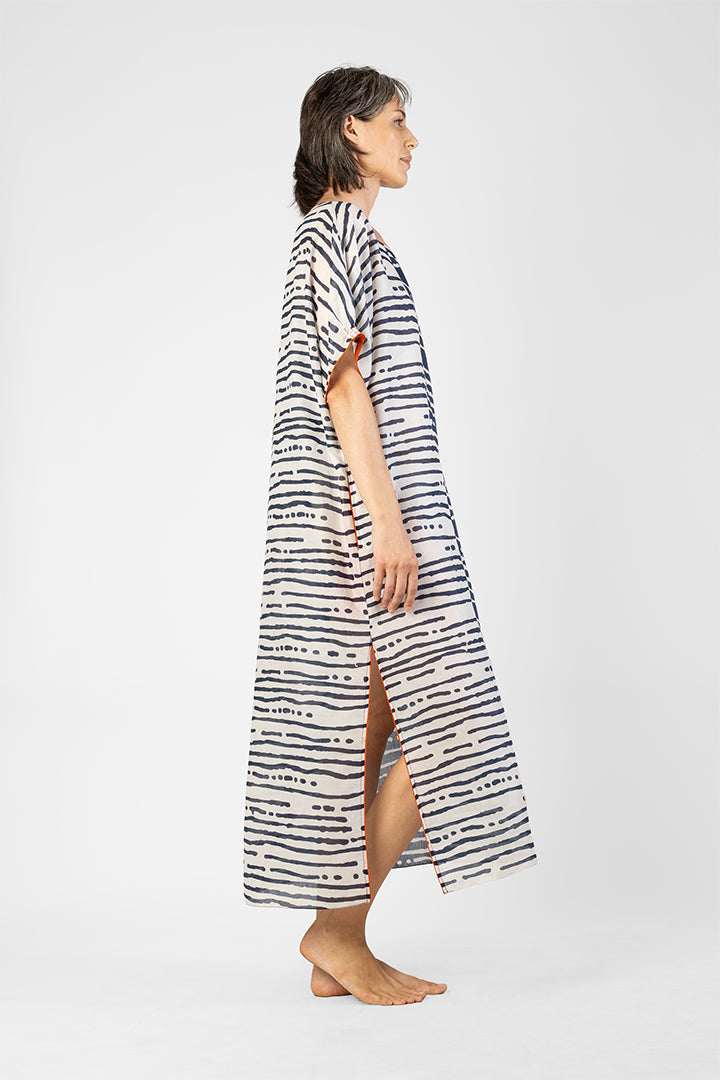 Jinelle - Complementary color long dress with pleated sleeves