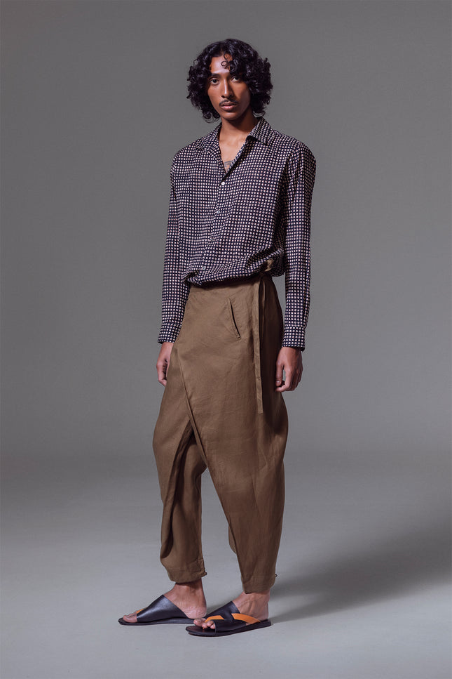 Model wearing Merric Shirt in pure cotton with hand-applied blom prints, wrist-cuff long sleeves, curved hemline, and structured back yoke for a lightweight, elevated everyday look.