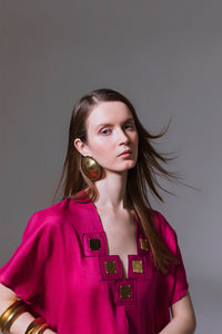 Leinoa - Deep neck kaftan with square gold plat embellishment