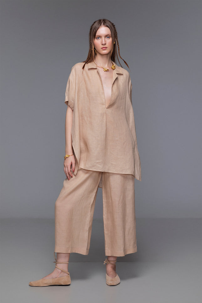 Hannah - Signature oversized polo shirt with deep v-opening