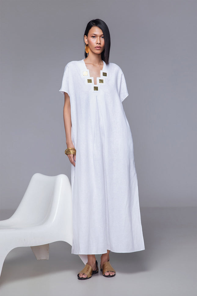 Leinoa - Deep Neck Kaftan with Square Gold Plat Embellishment