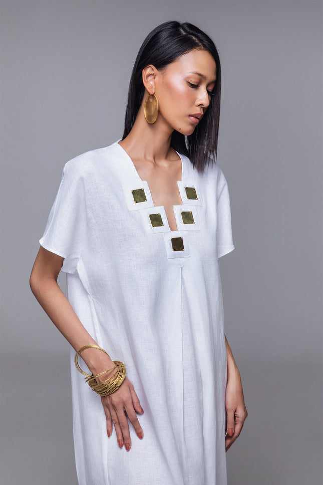 Leinoa - Deep Neck Kaftan with Square Gold Plat Embellishment