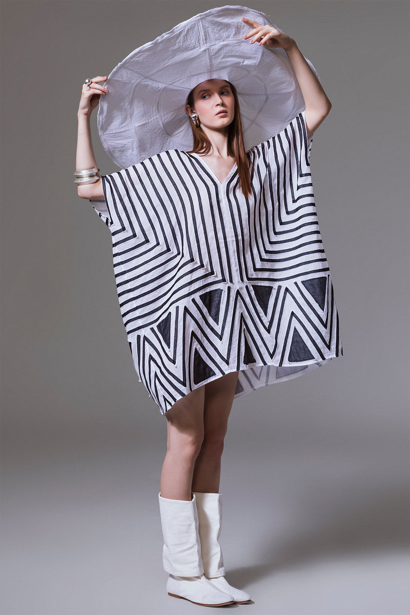 Ayleen - Oversized tunic with graphic appliqué