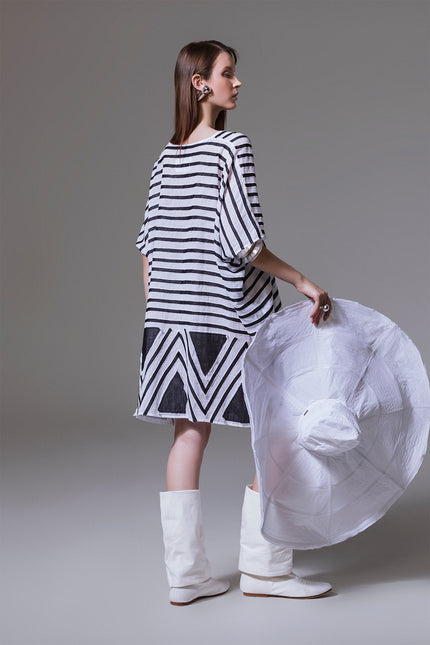 Ayleen - Oversized Tunic with Graphic Appliqué