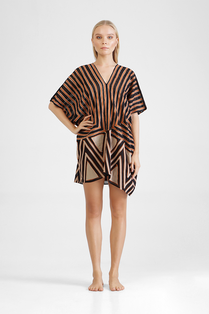 Ayleen - Oversized Tunic with Graphic Appliqué