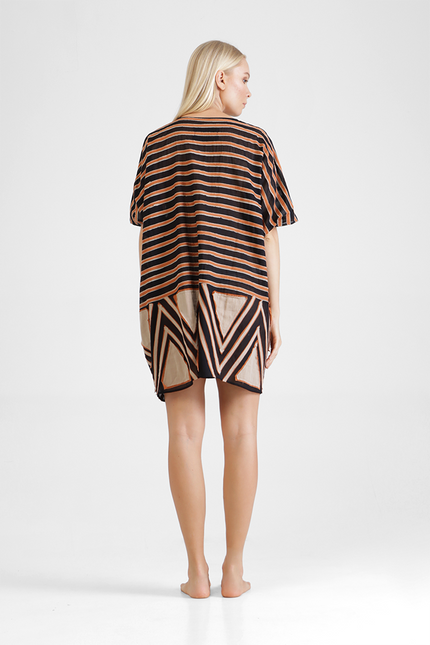 Ayleen - Oversized Tunic with Graphic Appliqué