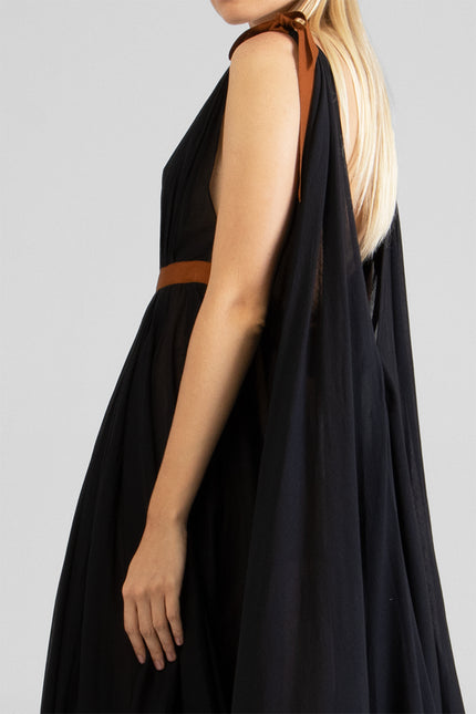 Hyma - Sleeveless long dress with train