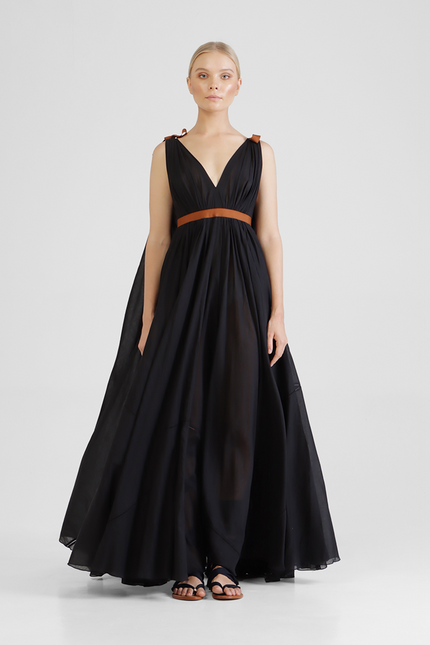 Hyma - Sleeveless long dress with train