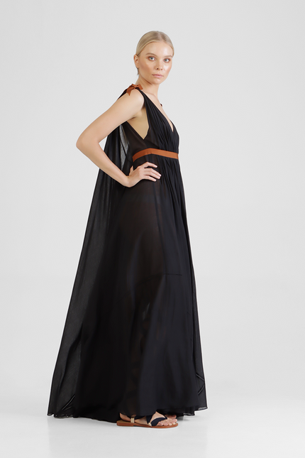 Hyma - Sleeveless long dress with train