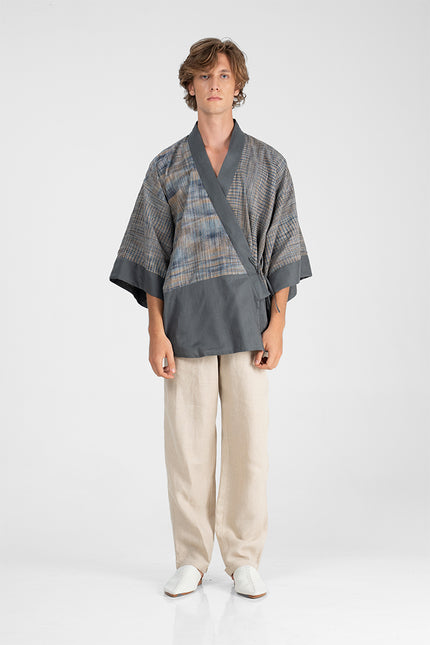 Kuhu - Reversible khadi short kimono.