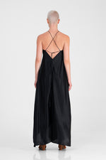 Ilythia - Flowy halter dress